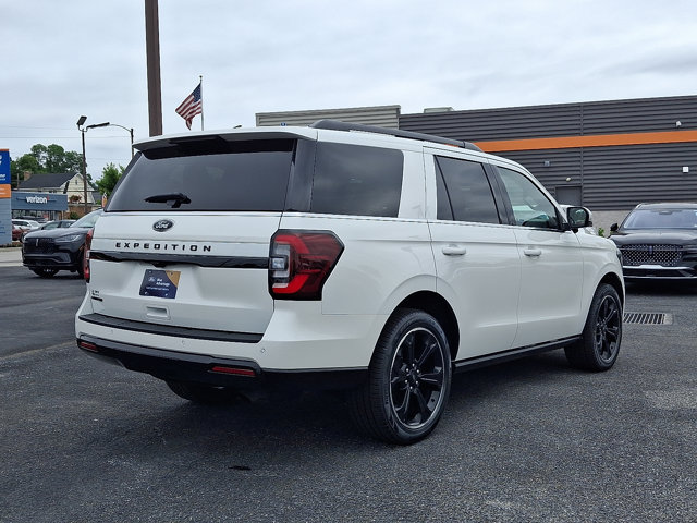 Certified 2024 Ford Expedition Limited AWD/4WD image 6