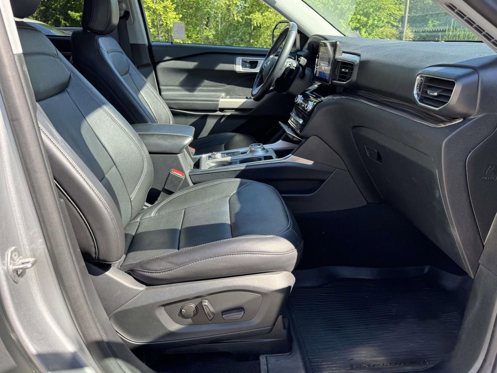 Certified 2021 Ford Explorer Limited w/ Hybrid Equipment Group 310A AWD/4WD image 14