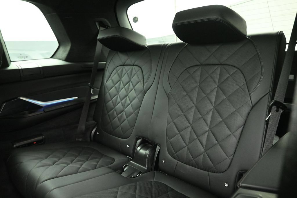 Used 2025 BMW X7 xDrive40i w/ M Sport Package AWD/4WD image 20