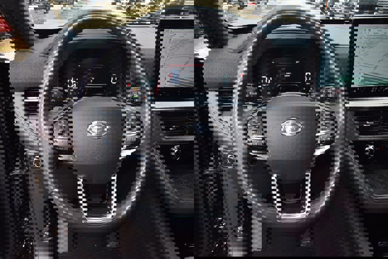 Certified 2025 Ford Explorer Platinum w/ LUX Leather Package image 23