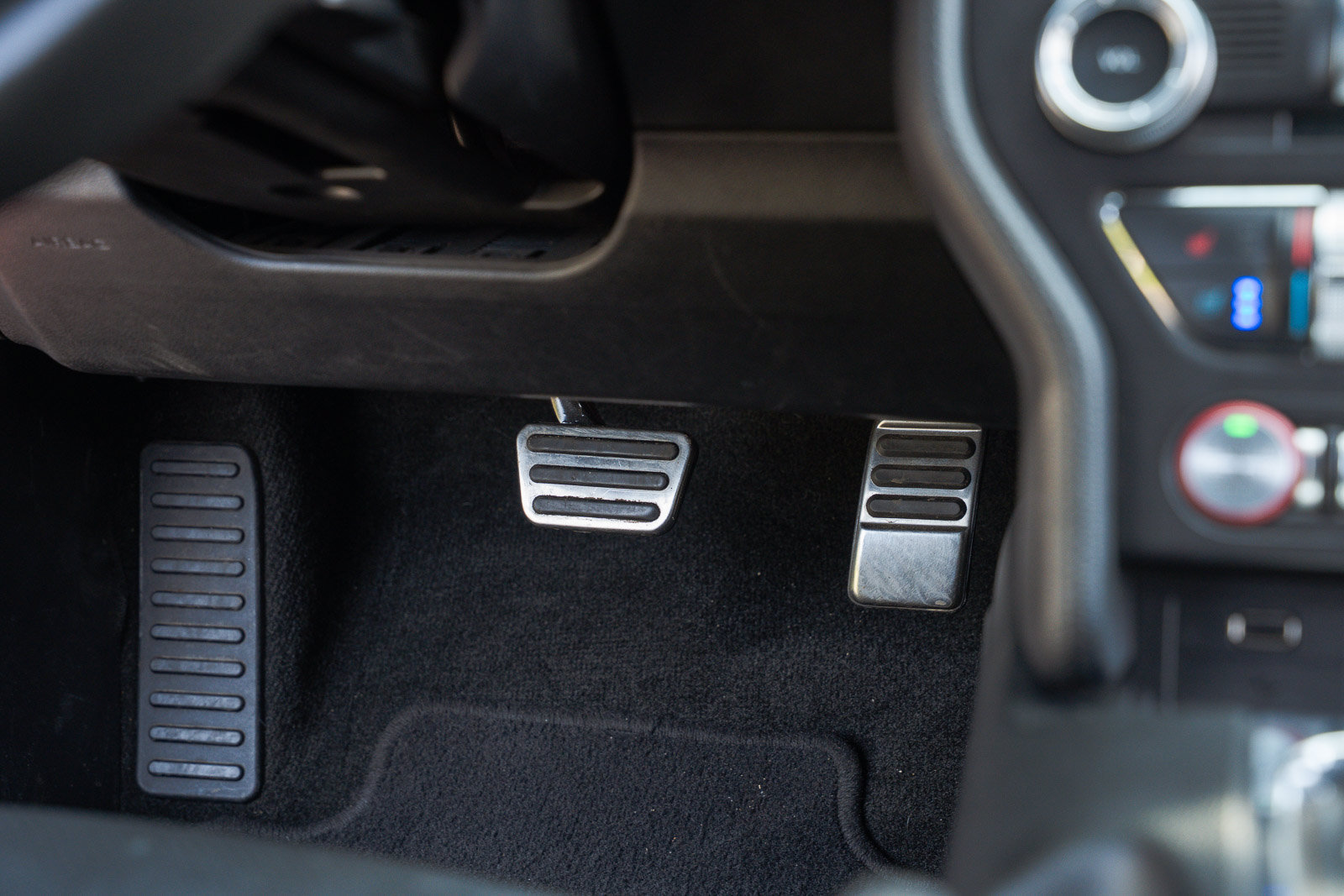 Certified 2018 Ford Mustang GT Premium RWD image 38
