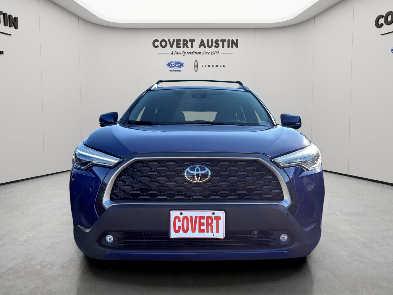 Used 2022 Toyota Corolla Cross XLE w/ Convenience Package FWD image 8