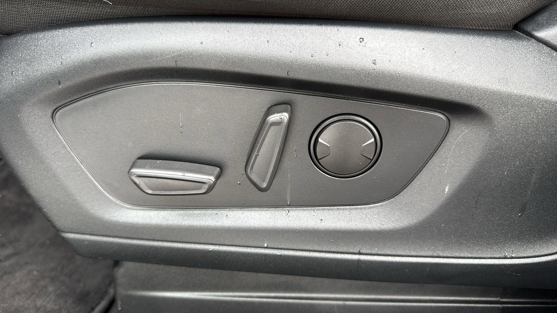 Certified 2022 Ford Explorer XLT w/ Class IV Trailer Tow Package image 27