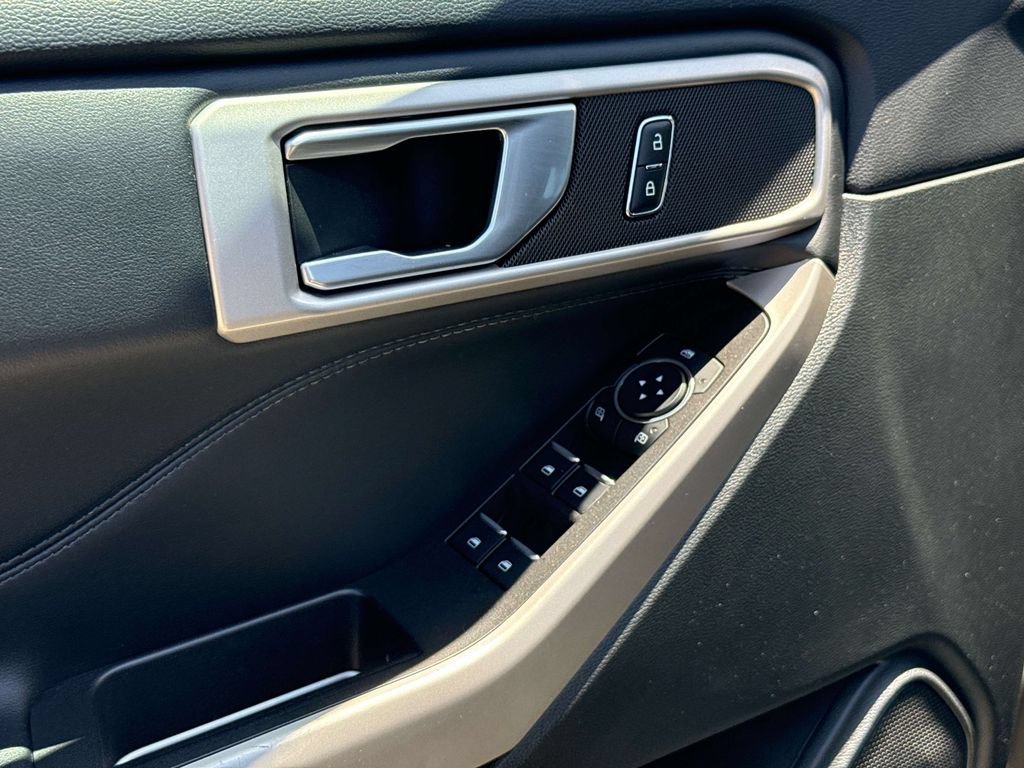 Certified 2023 Ford Explorer XLT RWD image 26