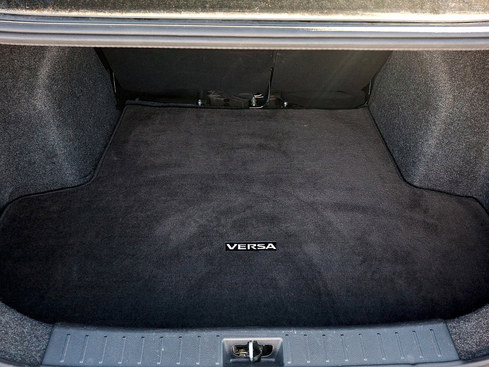 Used 2024 Nissan Versa SV image 28