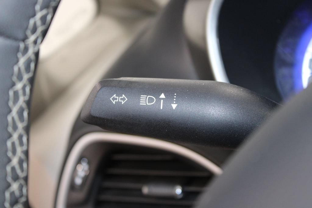 Used 2024 Chrysler Pacifica Touring-L FWD image 39