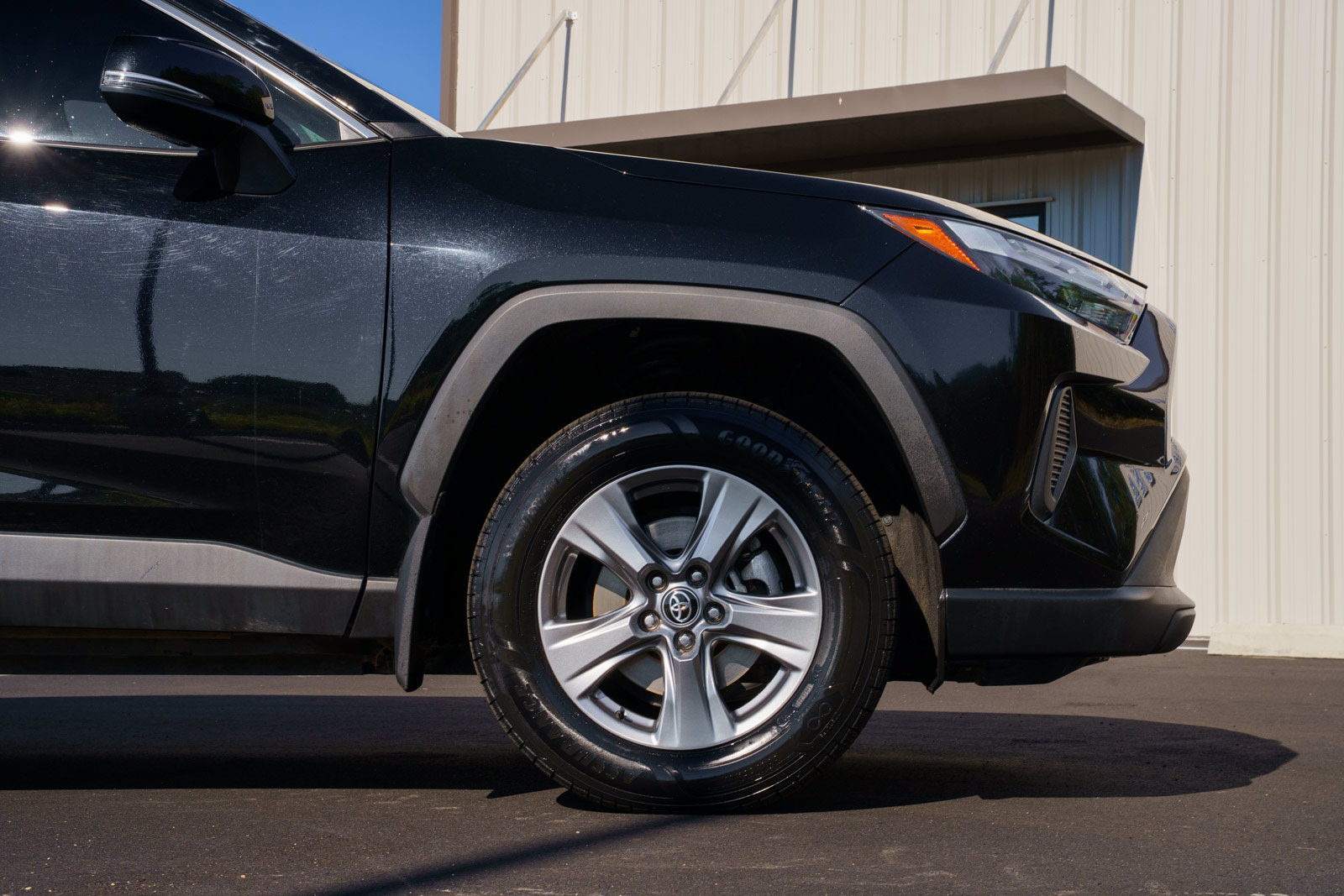 Used 2024 Toyota RAV4 XLE w/ Convenience Package FWD image 9
