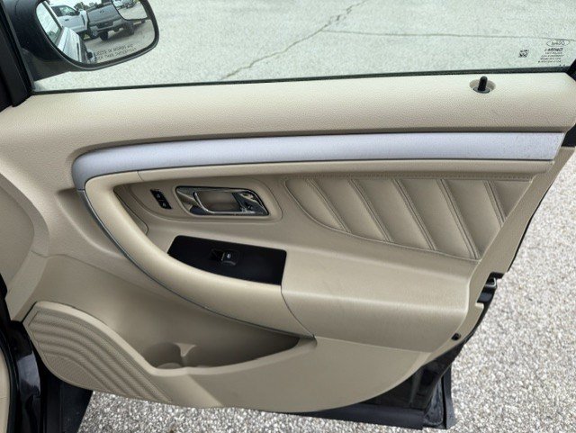 Certified 2018 Ford Taurus SE FWD image 30