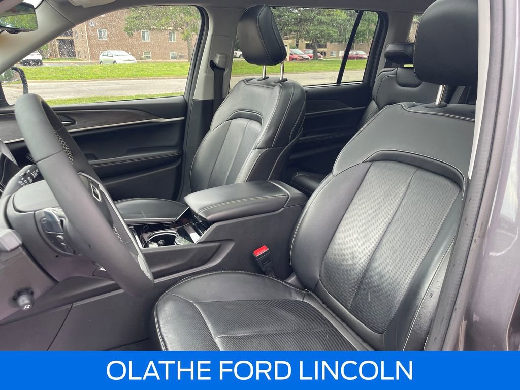 Used 2023 Jeep Grand Cherokee L Limited w/ Luxury Tech Group II AWD/4WD image 15