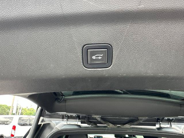Used 2022 Chevrolet Suburban Premier AWD/4WD image 18