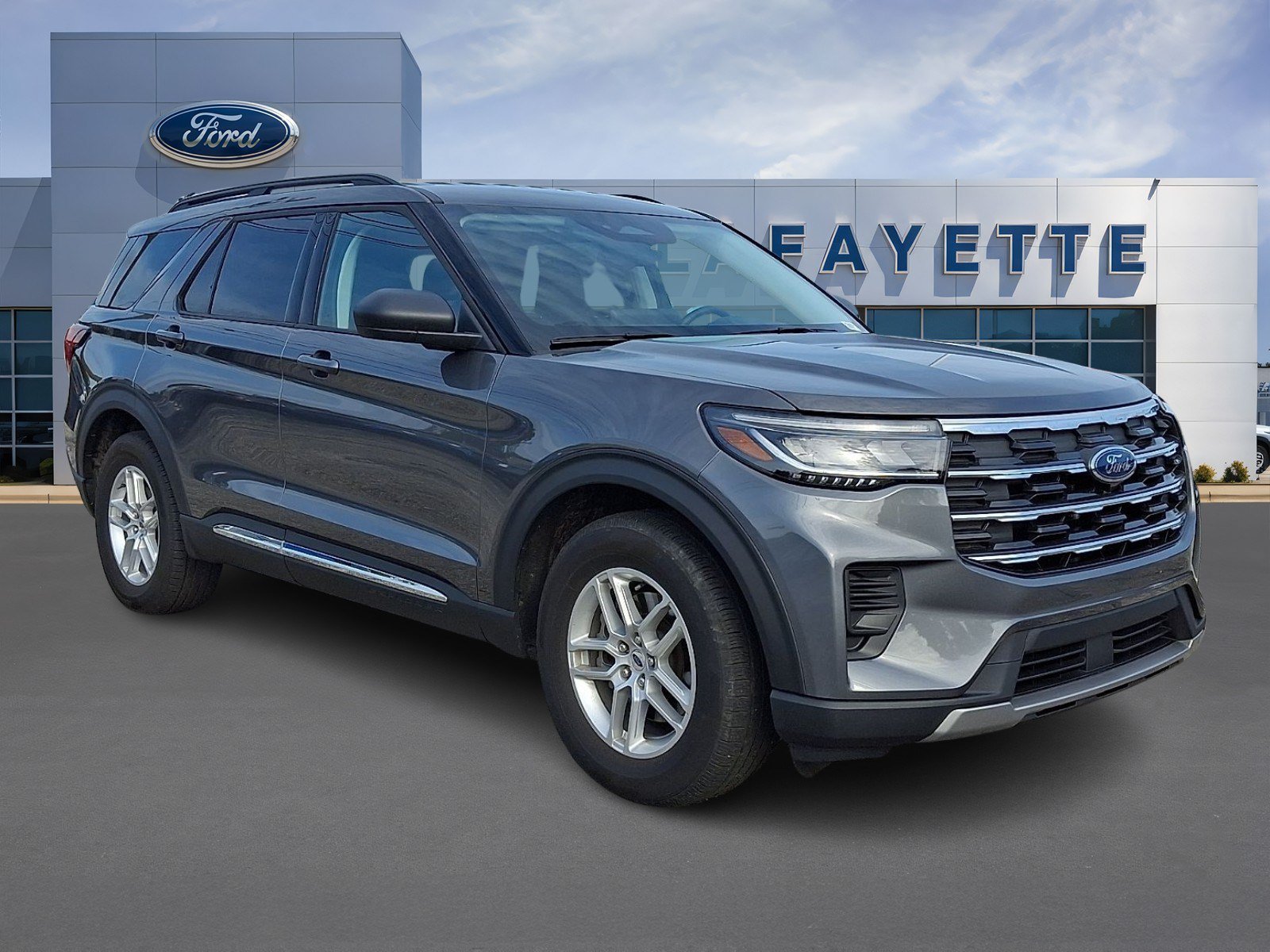 Certified 2025 Ford Explorer Active RWD image 1