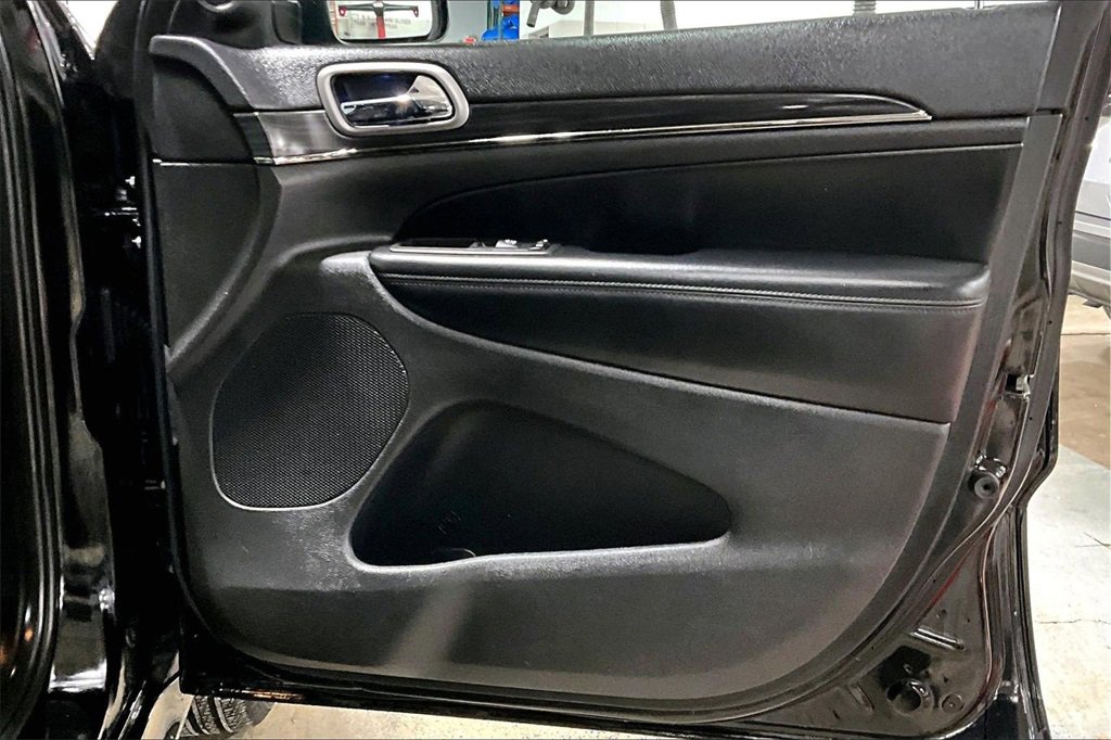 Used 2020 Jeep Grand Cherokee Limited X image 23