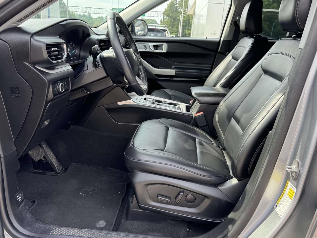 Certified 2023 Ford Explorer XLT w/ Equipment Group 202A RWD image 22