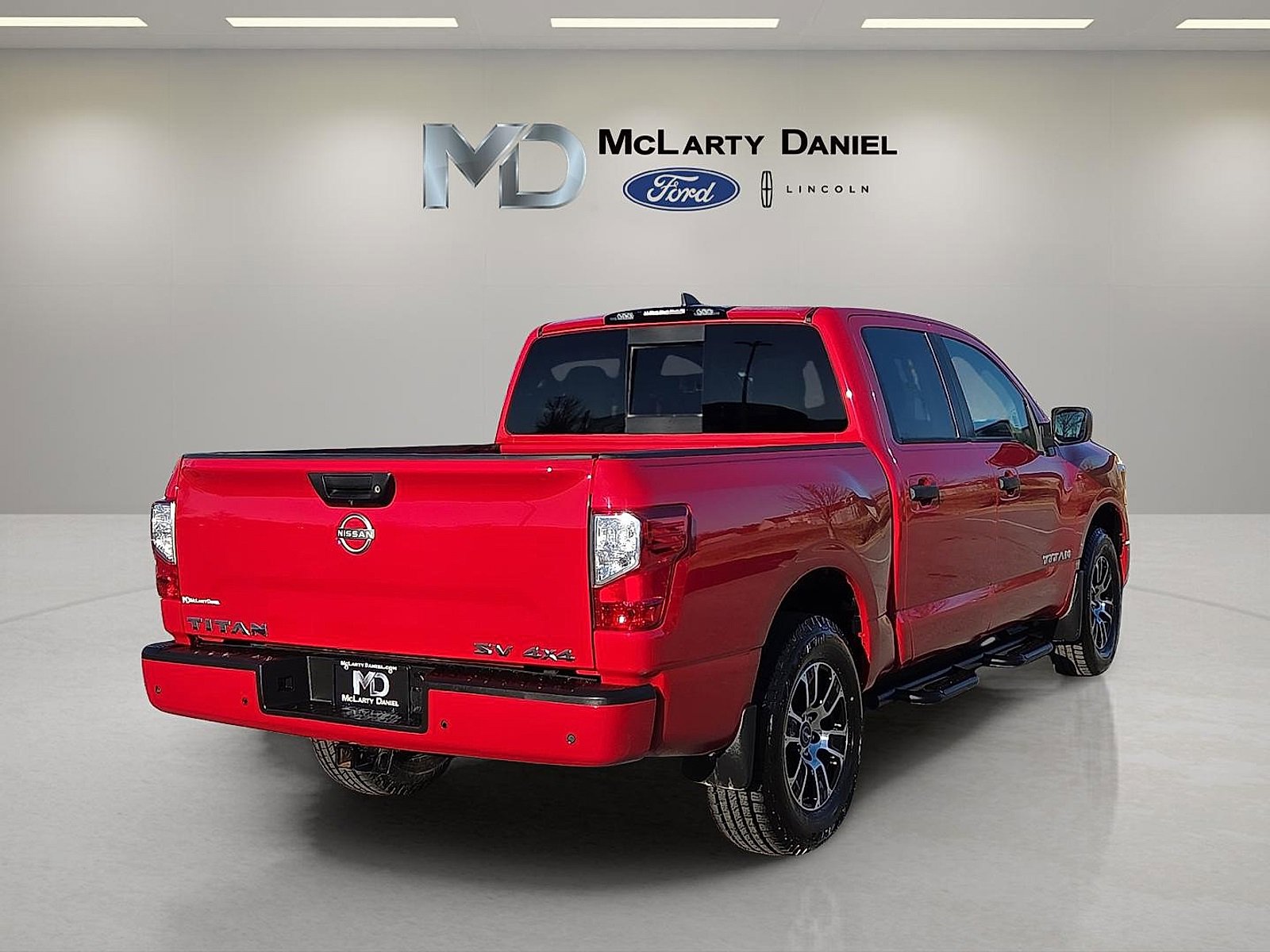 Used 2024 Nissan Titan SV image 5