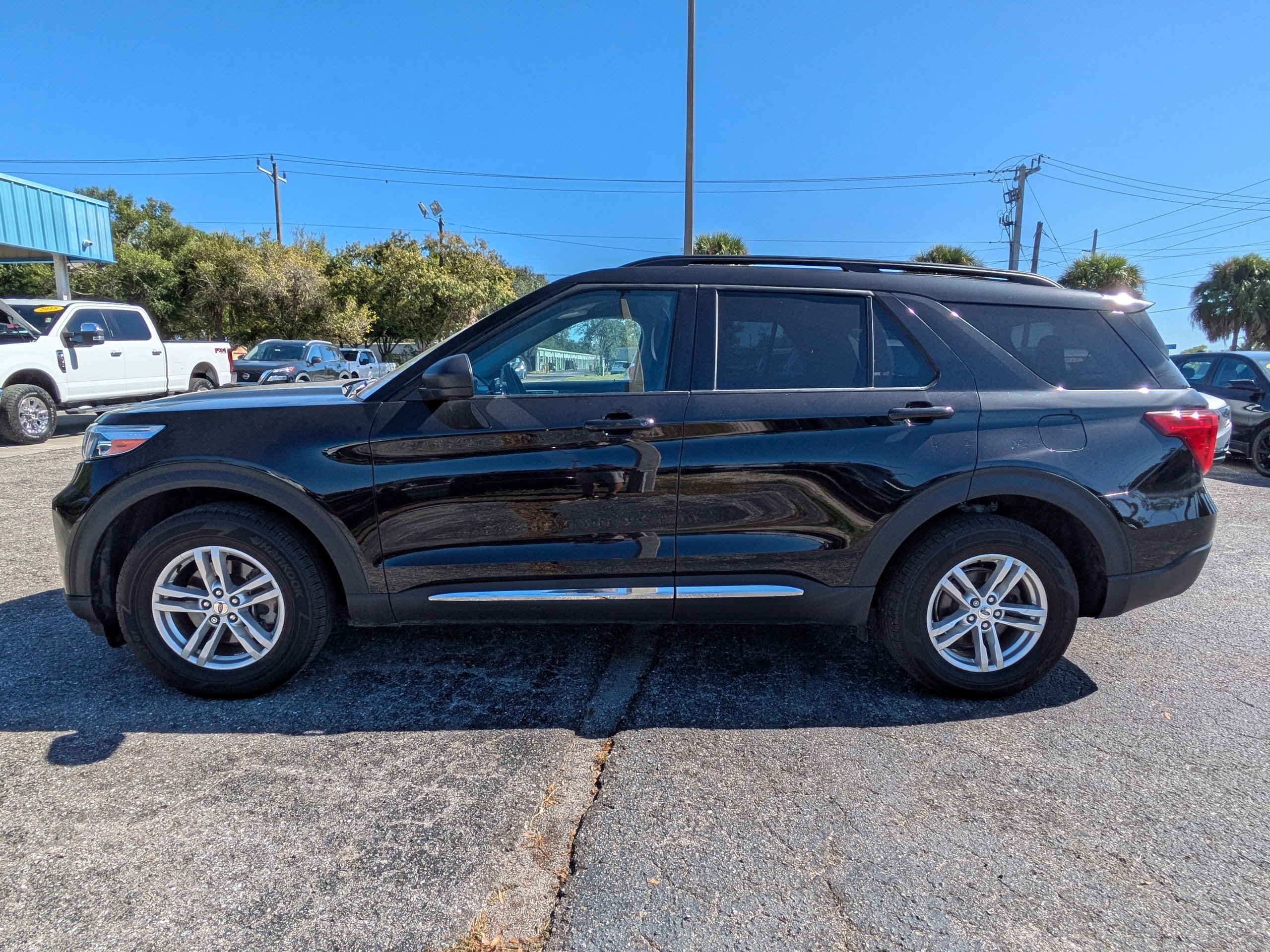 Certified 2022 Ford Explorer XLT w/ Equipment Group 202A image 2