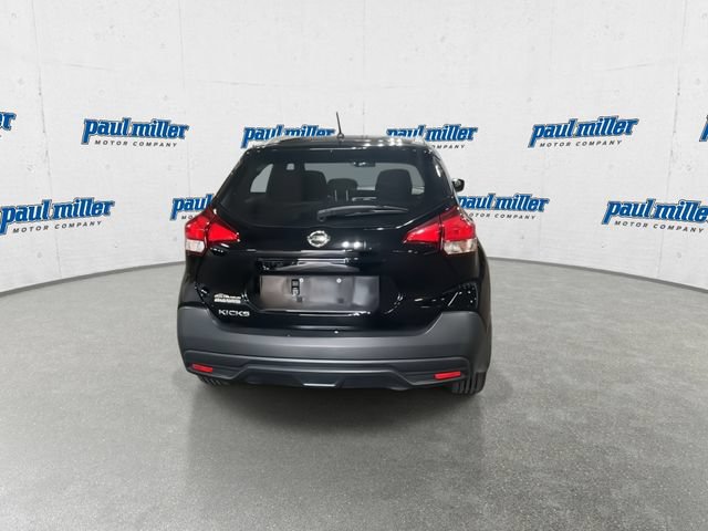 Used 2018 Nissan Kicks S FWD image 11