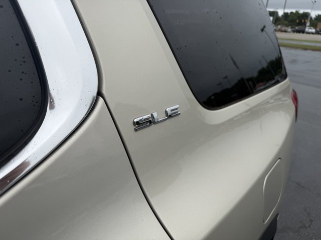Used 2017 GMC Acadia SLE w/ Driver Alert Package I FWD image 9