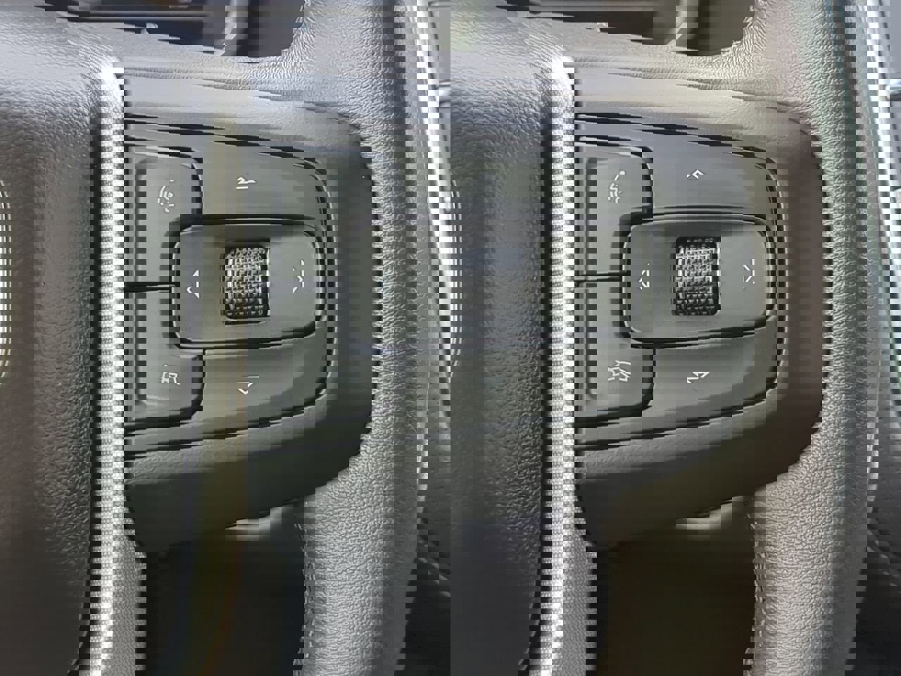 Used 2023 GMC Yukon SLT image 25