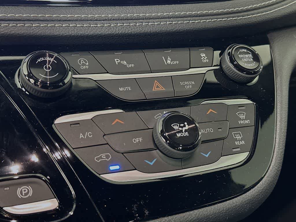 Used 2021 Chrysler Pacifica Touring w/ S Appearance Package FWD image 18