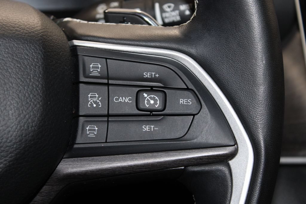 Used 2022 Jeep Grand Cherokee Limited AWD/4WD image 37