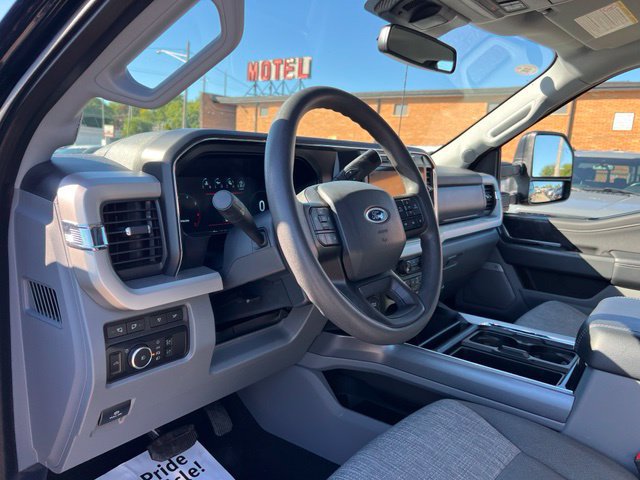 Certified 2024 Ford F250 XLT w/ Black Appearance Package AWD/4WD image 7