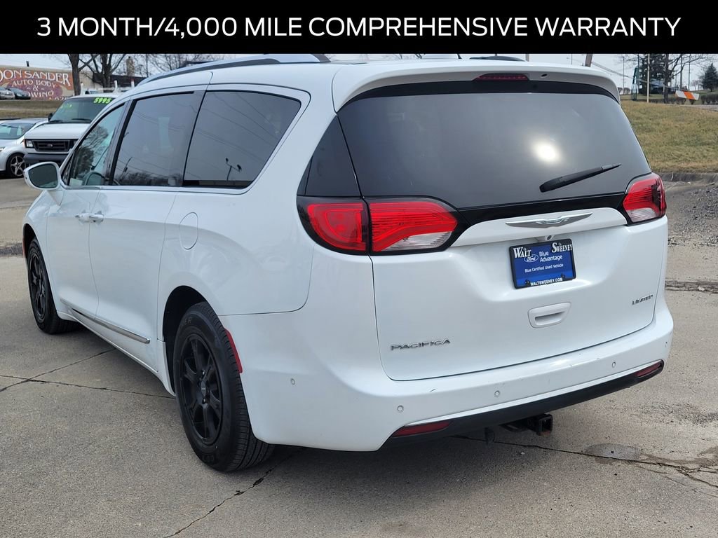 Used 2017 Chrysler Pacifica Limited image 3