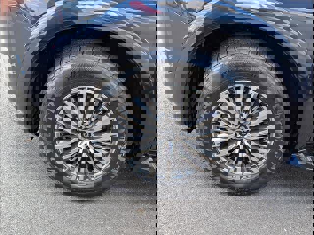 Used 2021 Nissan Armada SL w/ Captain's Chairs Package image 5