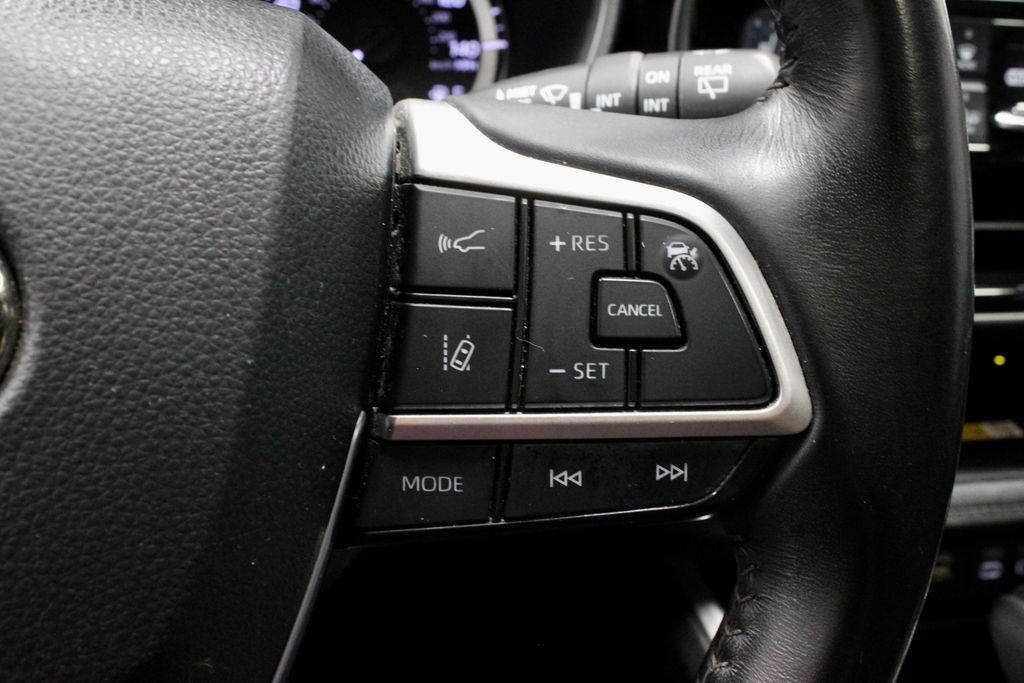 Used 2023 Toyota Highlander AWD image 28