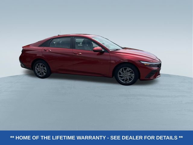 Used 2024 Hyundai Elantra SEL FWD image 2