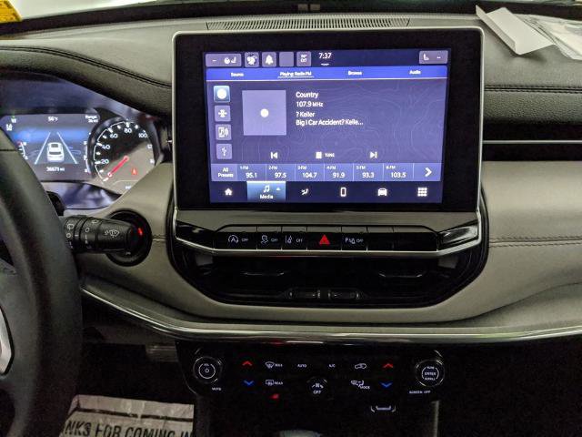 Used 2024 Jeep Compass Limited image 14