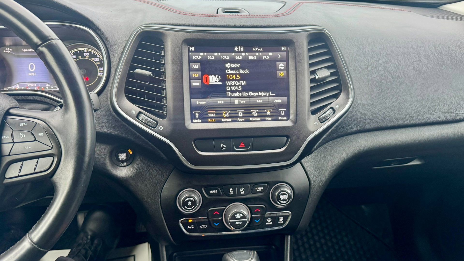 Used 2019 Jeep Cherokee Trailhawk w/ Cold Weather Group image 29