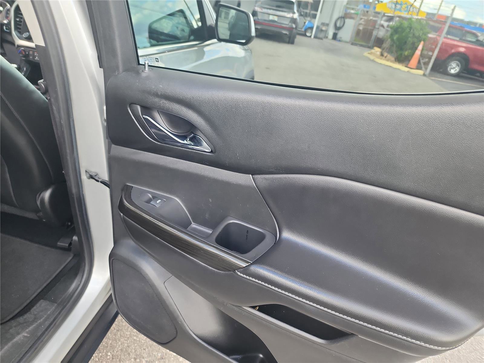 Used 2019 GMC Acadia SLT image 25