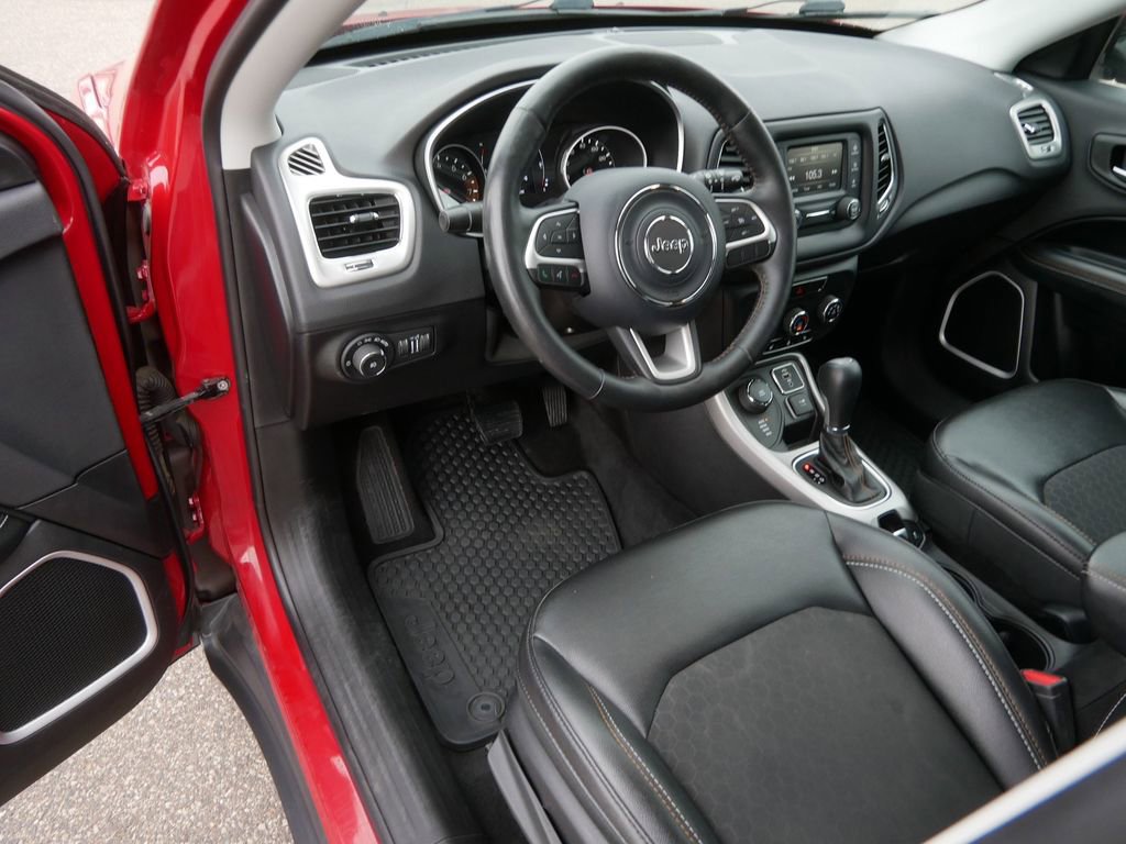 Used 2018 Jeep Compass Latitude w/ Cold Weather Group AWD/4WD image 10