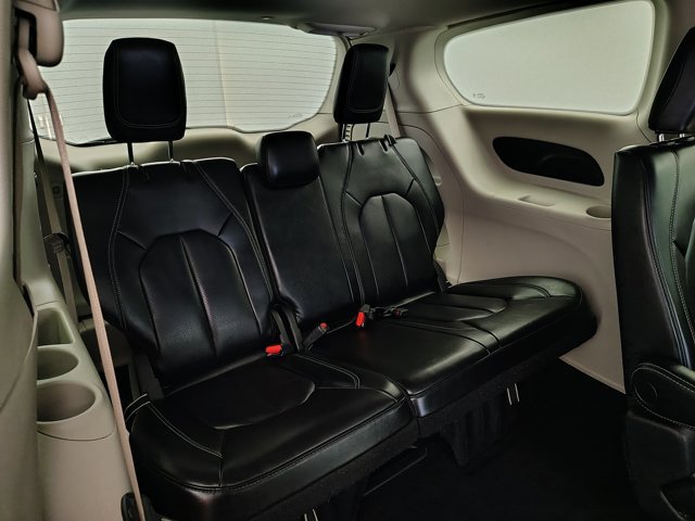 Used 2023 Chrysler Pacifica Touring-L FWD image 29