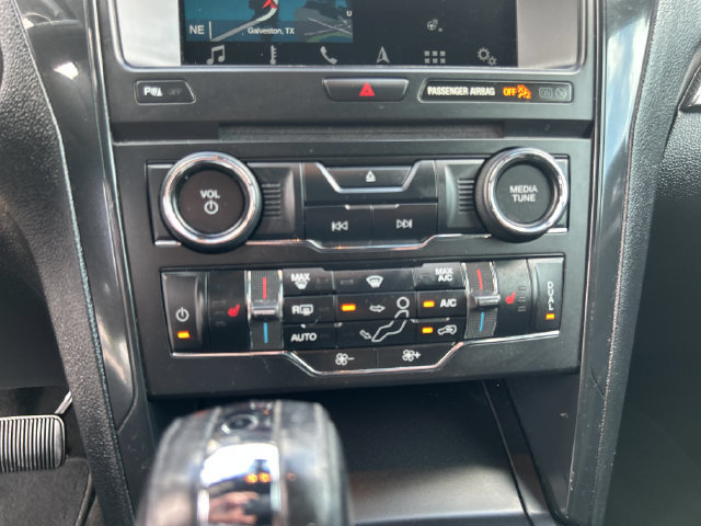 Certified 2018 Ford Explorer XLT w/ Equipment Group 202A FWD image 20
