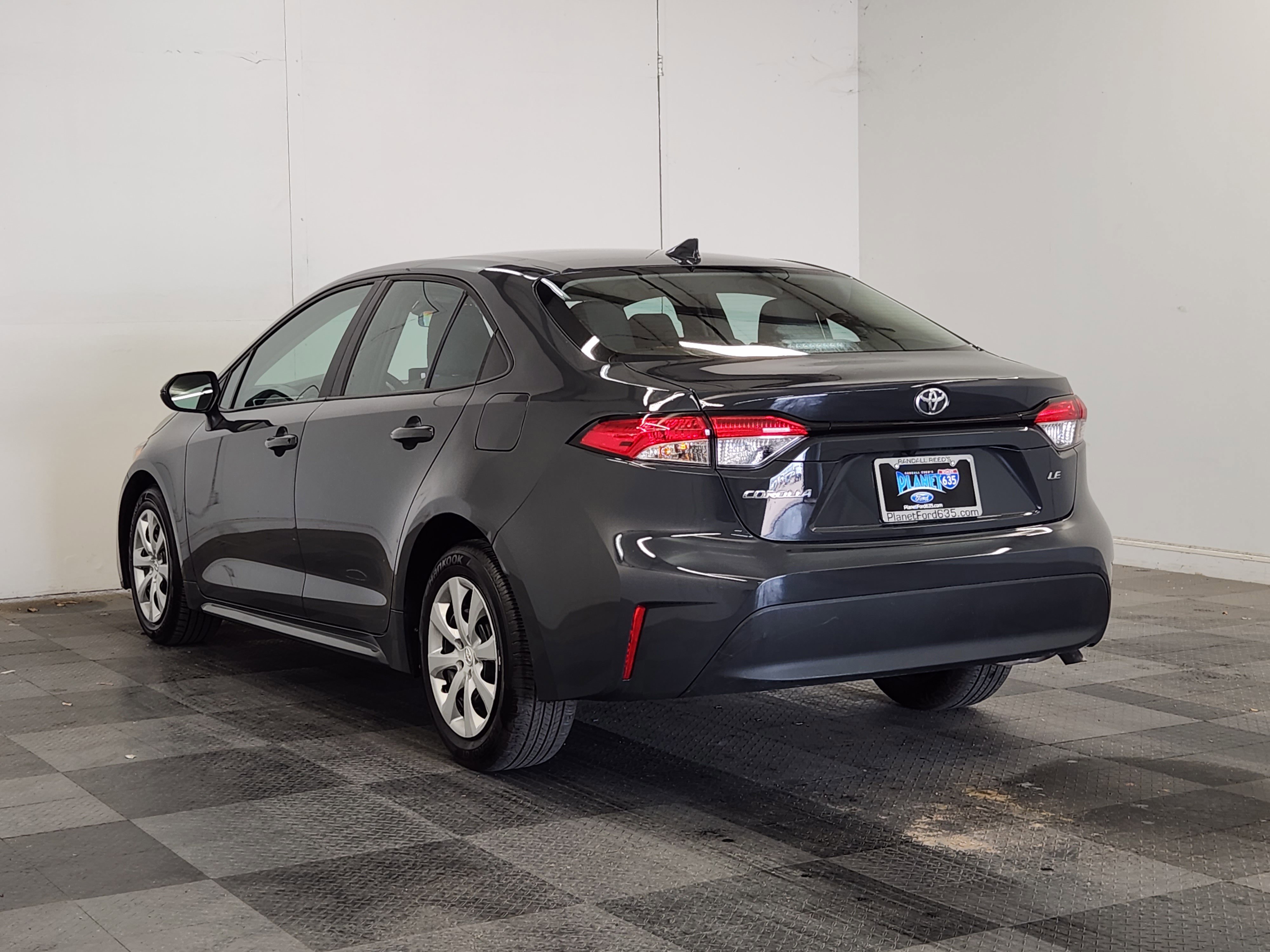 Used 2025 Toyota Corolla LE video 2