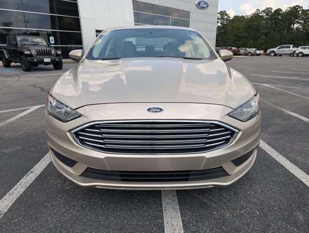 Certified 2018 Ford Fusion SE w/ Fusion SE Technology Package FWD image 8