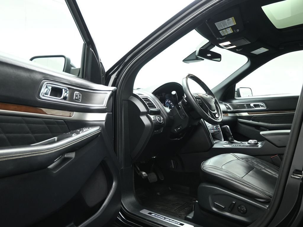 Certified 2019 Ford Explorer Platinum image 34