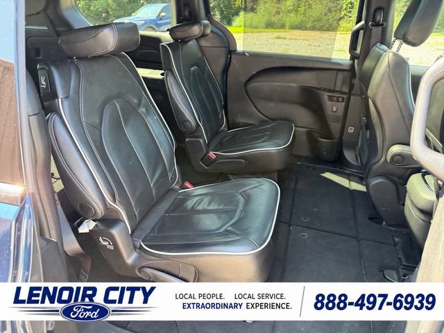 Used 2025 Chrysler Pacifica Limited FWD image 12