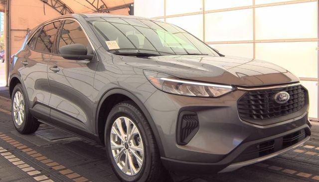Certified 2023 Ford Escape Active w/ Tech Pack #1 FWD image 3