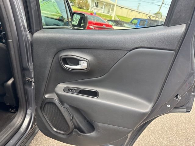 Used 2023 Jeep Renegade Latitude AWD/4WD image 33