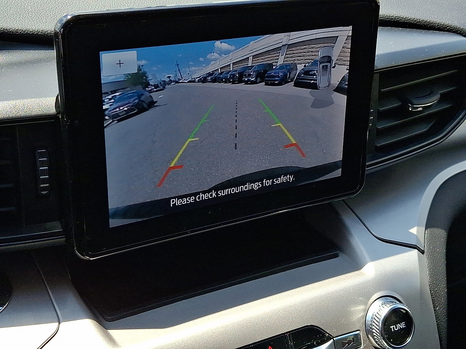 Certified 2022 Ford Explorer XLT image 17