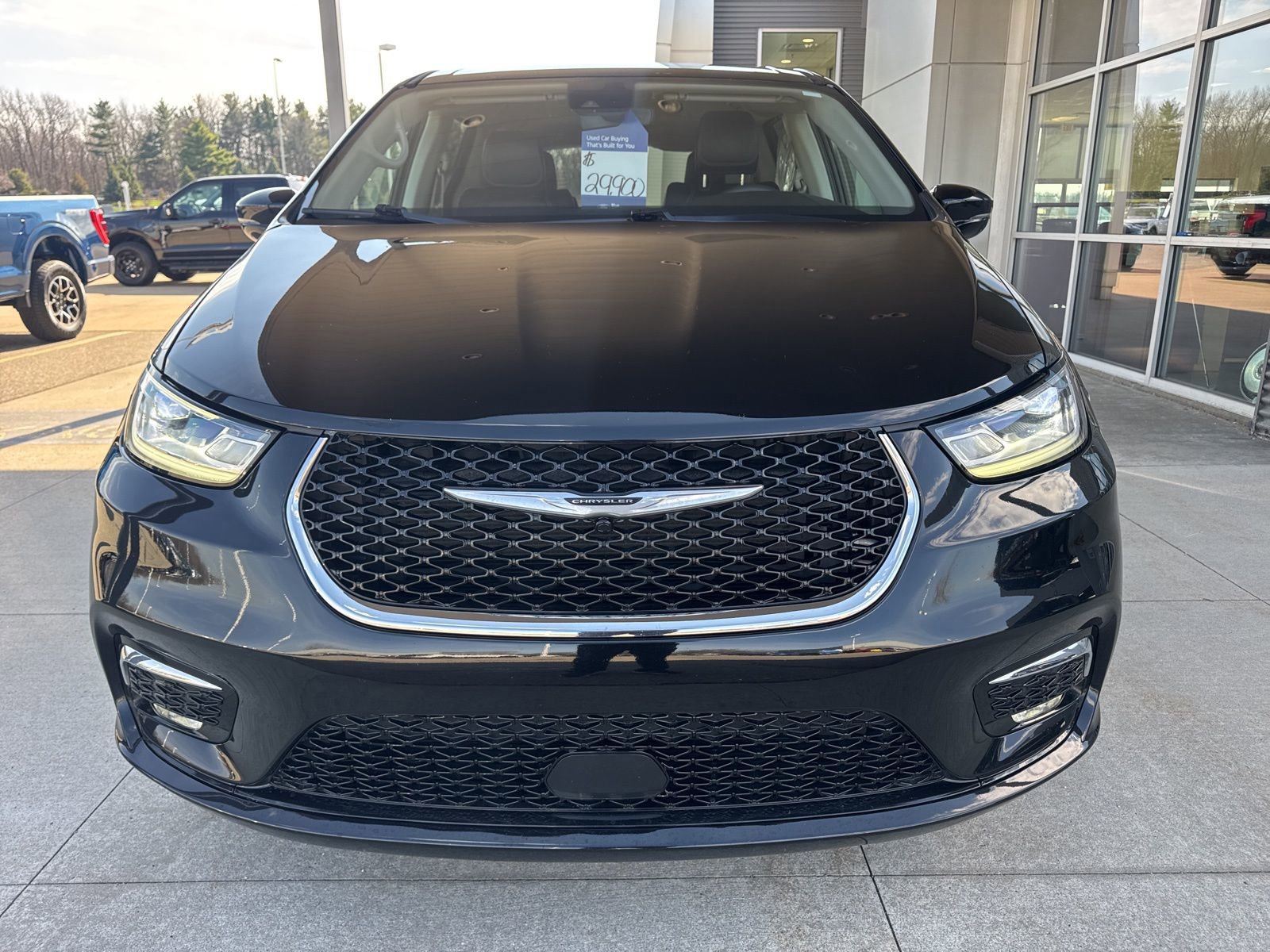 Used 2024 Chrysler Pacifica Touring-L image 11