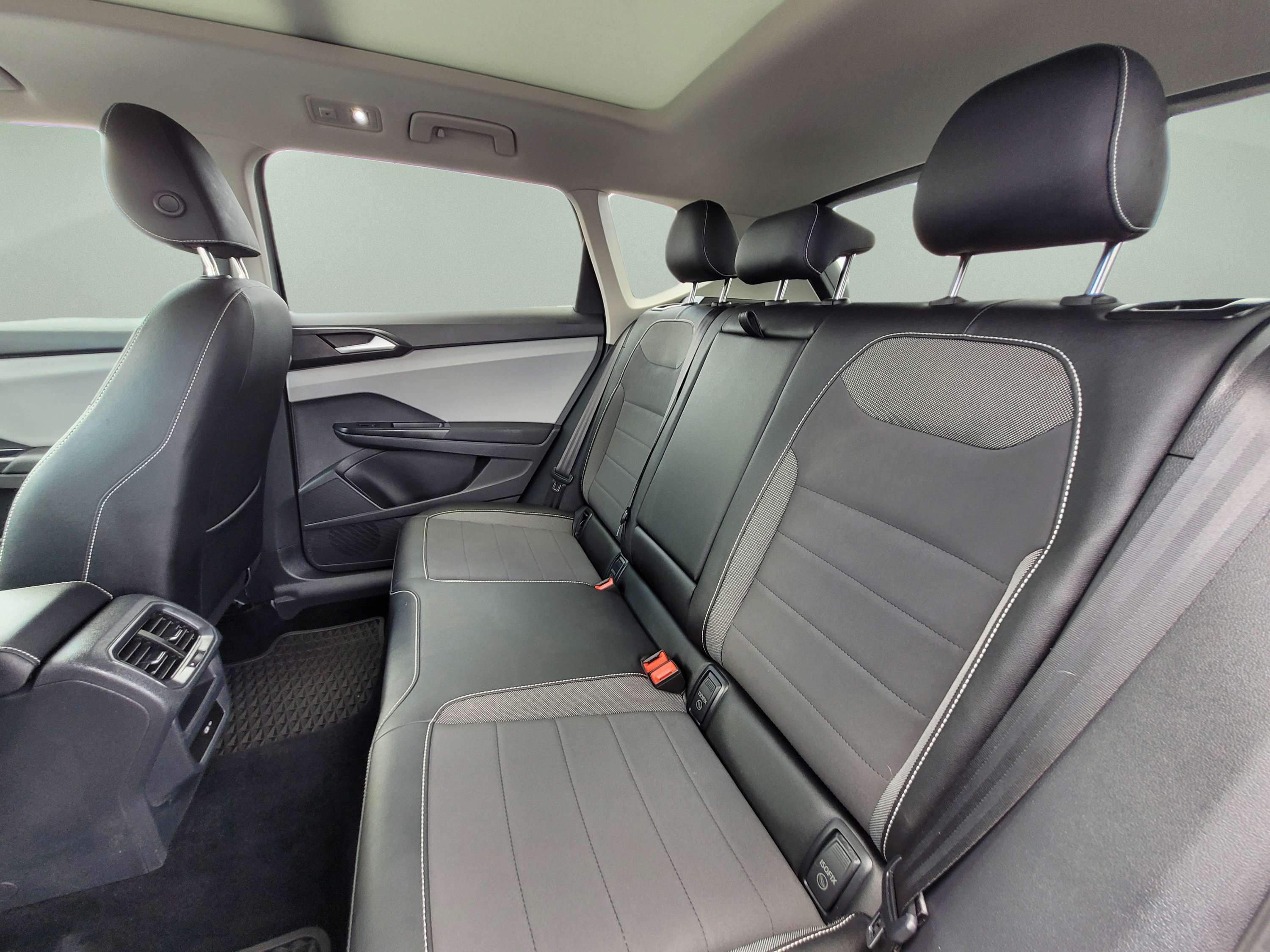 Used 2022 Volkswagen Taos SE FWD image 17