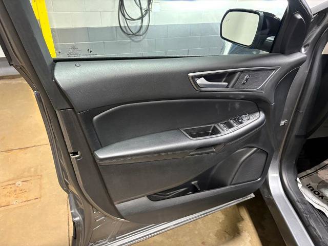 Certified 2024 Ford Edge SE w/ Black Appearance Package AWD/4WD image 16
