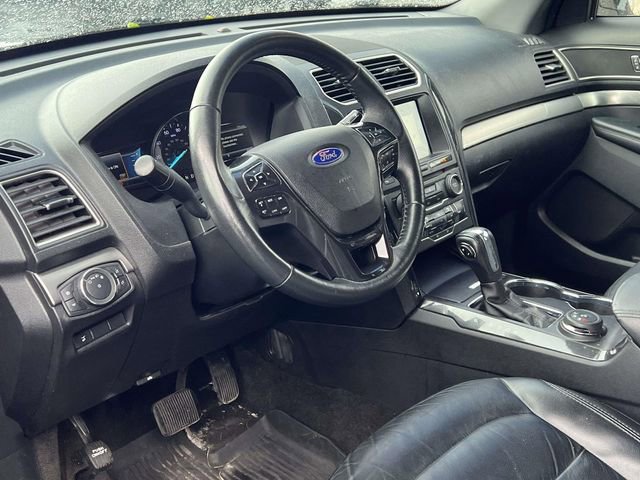 Certified 2018 Ford Explorer XLT w/ Equipment Group 202A AWD/4WD image 6