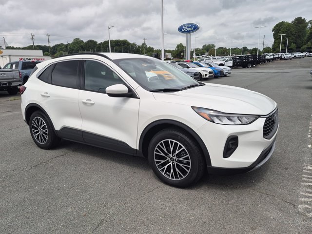 Certified 2023 Ford Escape SE FWD image 2