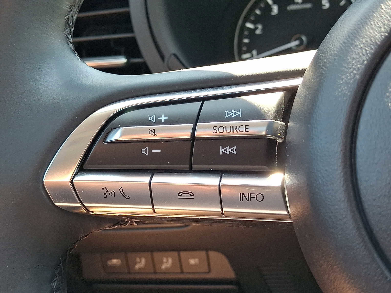 Used 2023 MAZDA MAZDA3 s FWD image 23