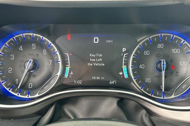 Used 2017 Chrysler Pacifica Limited image 32