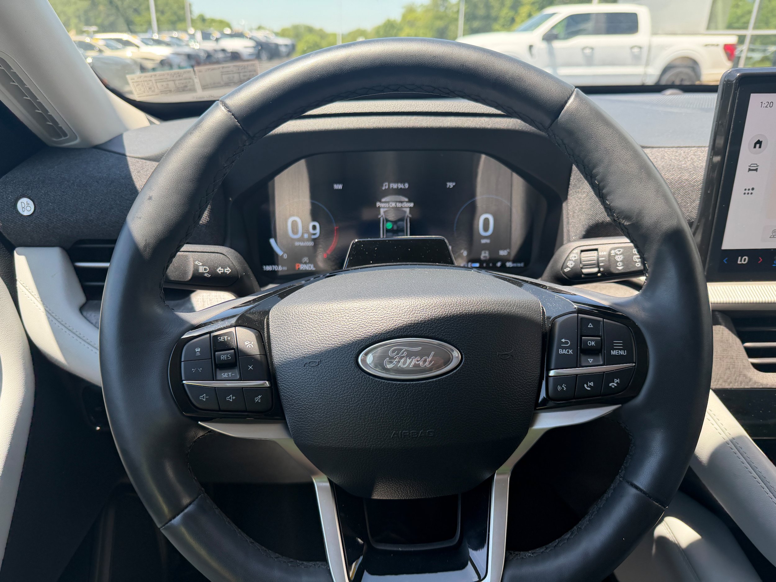 Certified 2025 Ford Explorer Platinum w/ LUX Leather Package AWD/4WD image 32